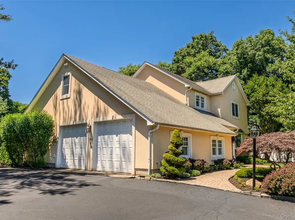 14 Fairway Drive, Port Jefferson, NY 11777