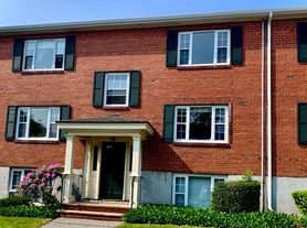 6 Harris Cir