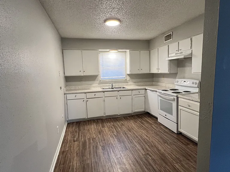 2106 Avenue K #4 — Photo 33
