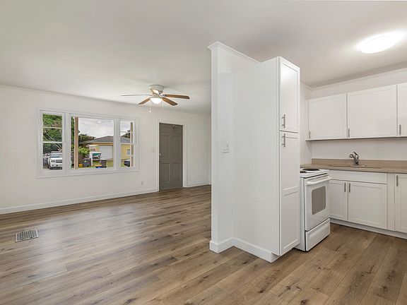 5th image of 2518 N Genessee Avenue