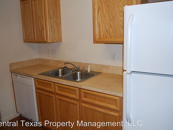 3rd image of 925 Maplewood St Unit A