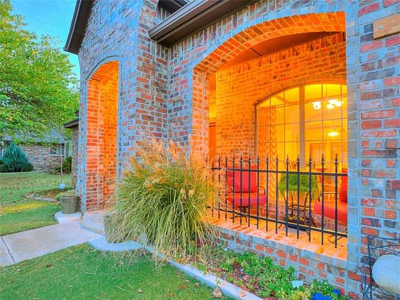 3rd image of 16008 Petaluma Pl