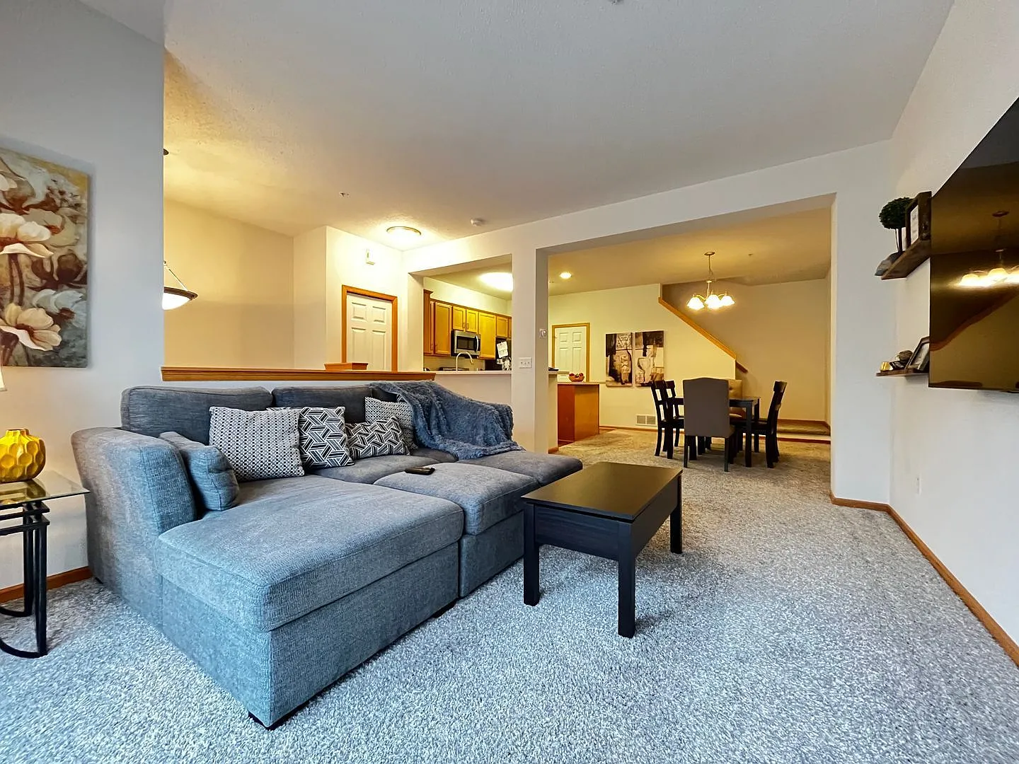 2 bed, 1.5 bath, 1605 sqft, $2,000 — Photo 4