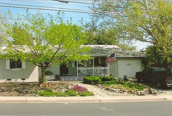 1st image of 52 Vine St