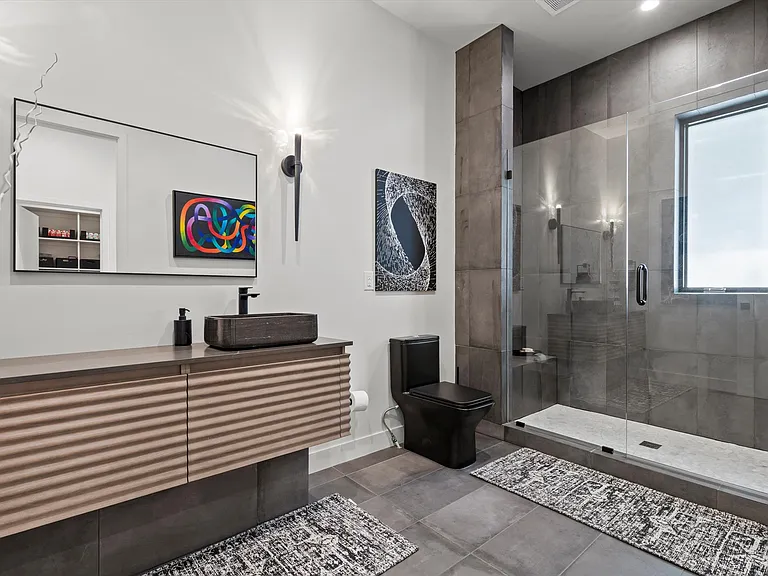 4540 Mercier St — Photo 11