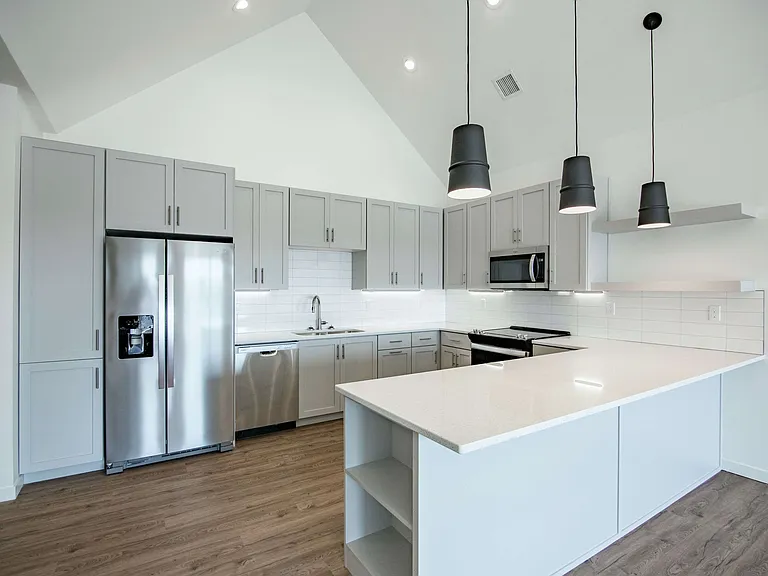 The Earl Apartments 3 Bed 2 Bath 1467