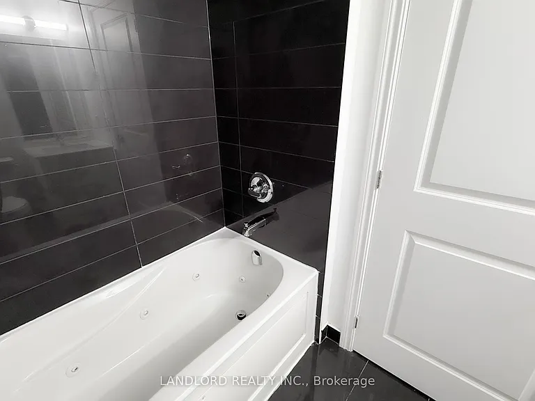23 Glebe Rd W #521 — Photo 15