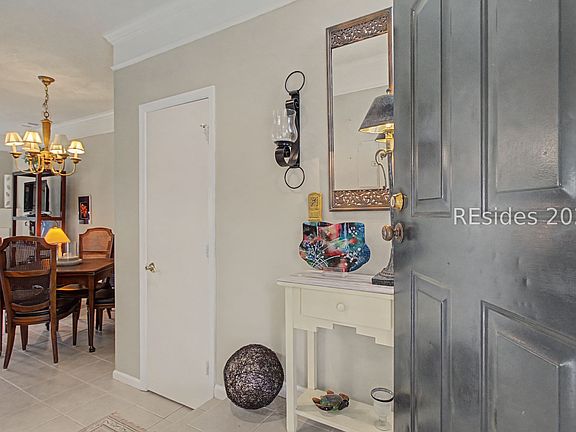 4th image of 5 Gumtree Rd APT L11