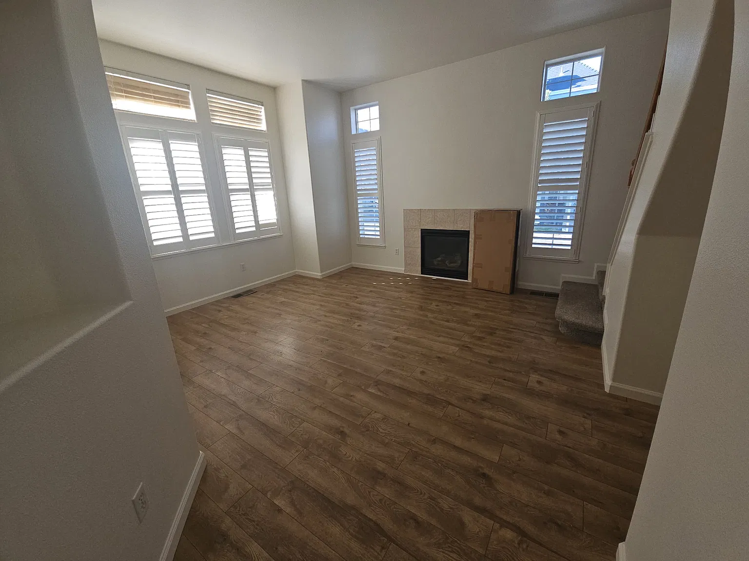 3 bed, 2.5 bath, 1229 sqft, $2,400 — Photo 4