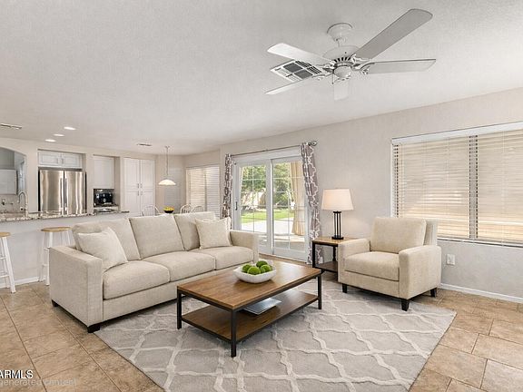 5th image of 2381 E AUGUSTA Avenue