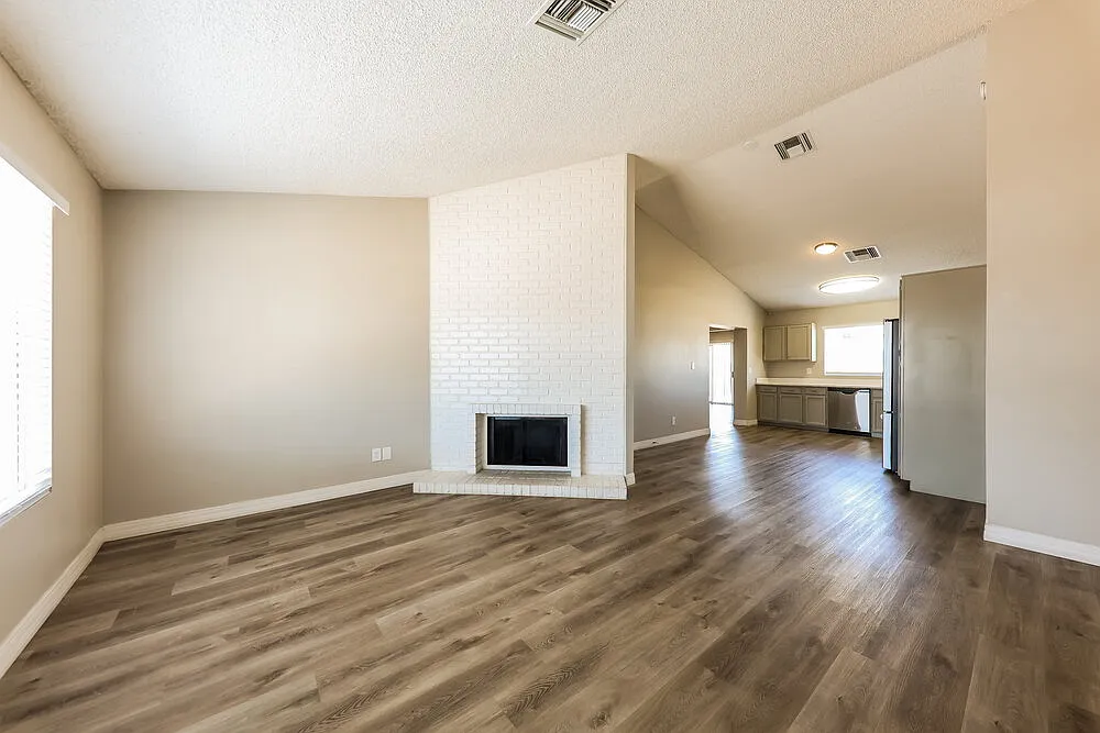 3 bed, 2.0 bath, 1416 sqft, $2,045 — Photo 4