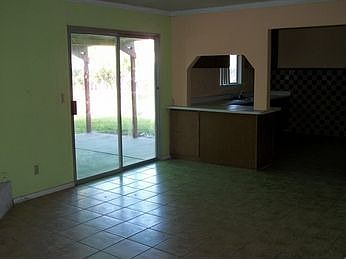 5th image of 711 Newhall Ct