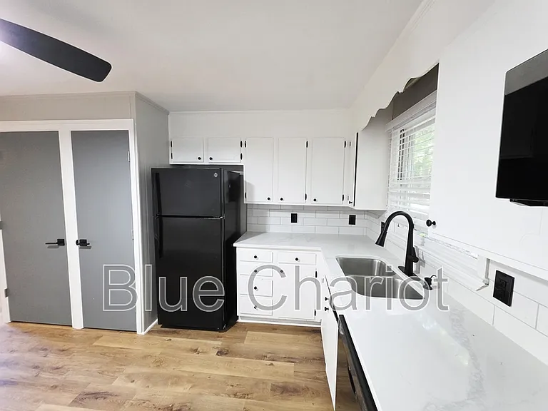 1705 Smith Level Rd #B — Photo 10