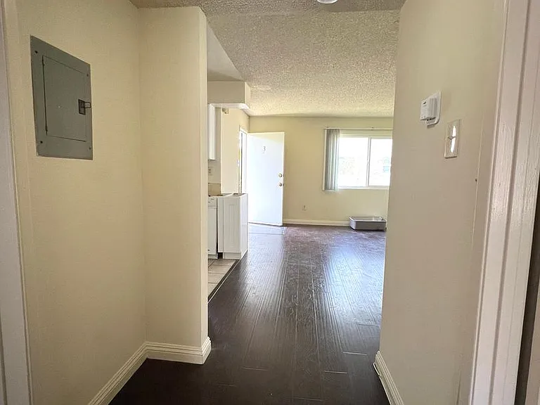 925 Loma Ave — Photo 5