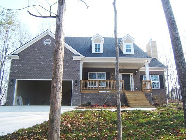 Equisite brick front ranch with superb craftmanship.