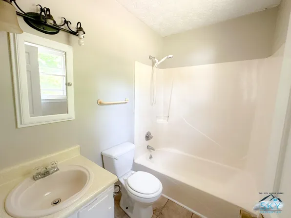 523 Nottingham Dr, Fayetteville, NC 28311