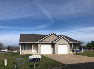 106 Della St APT A, Spring Bay, IL 61611