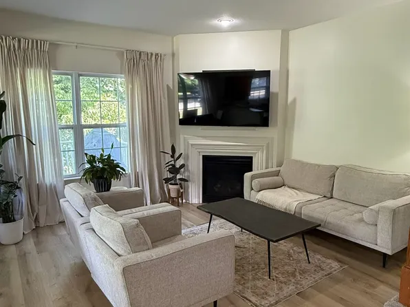 8825 Timber Creek Ln, Liberty, MO 64068