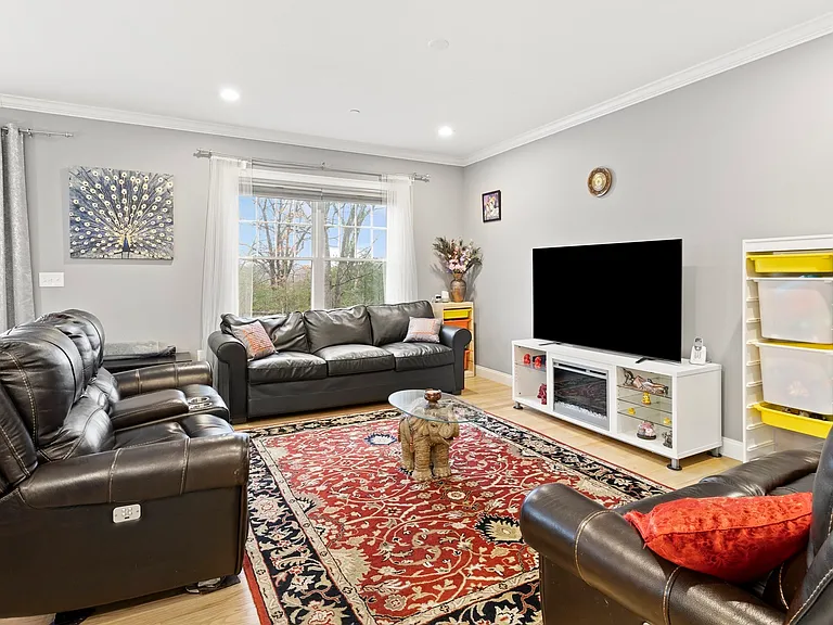 100 Baldwin Ave #7 — Photo 16
