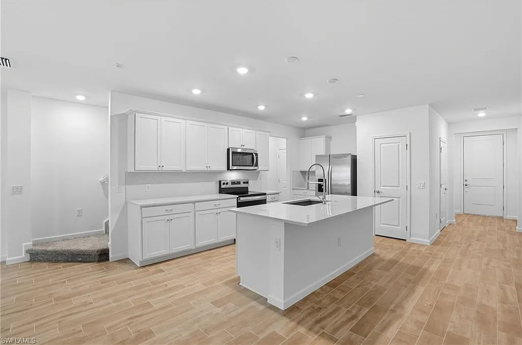 3 bed, 2.5 bath, 1816 sqft, $2,800 — Photo 1