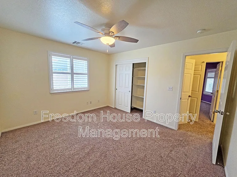 111 Mondale Ct — Photo 37