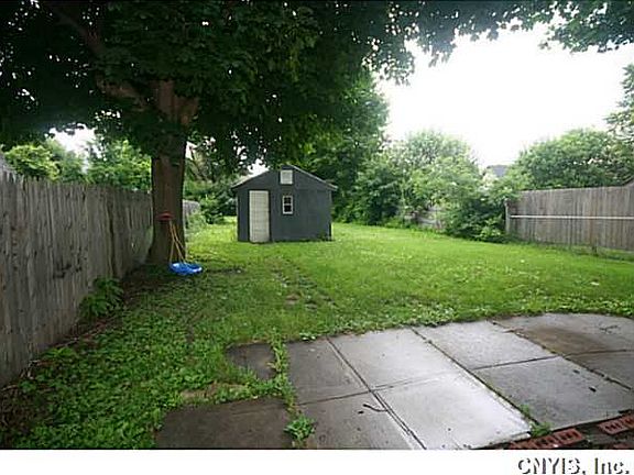 4th image of 208 Essex St