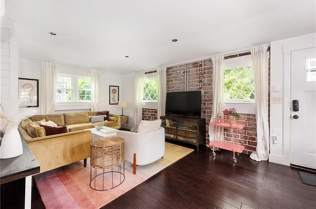 1 bed, 1.0 bath, 1250 sqft, $3,000 — Photo 1