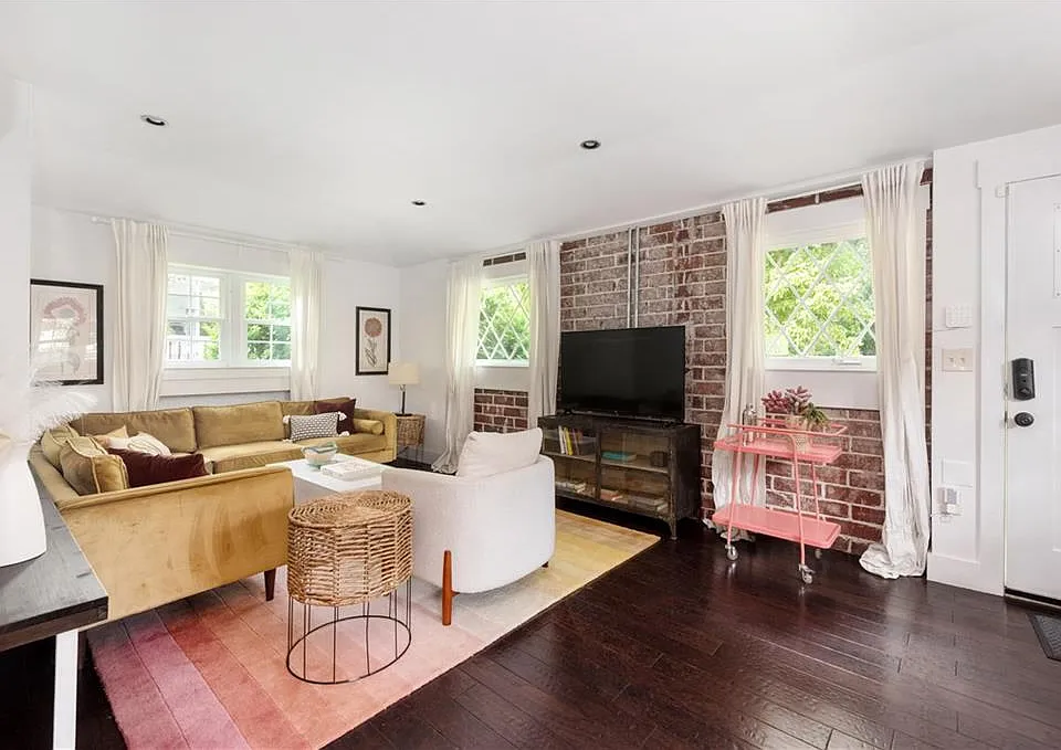 32 Esten St SE