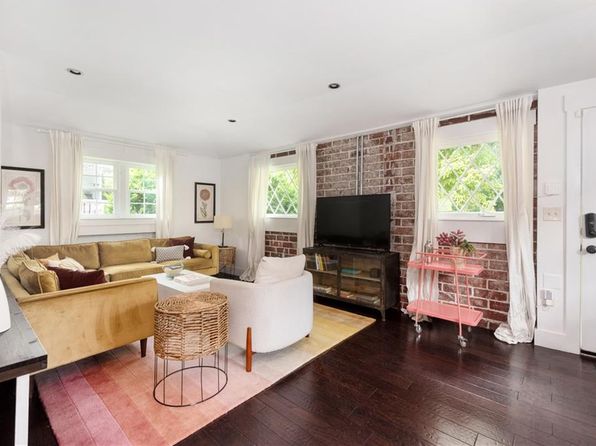 32 Esten St SE