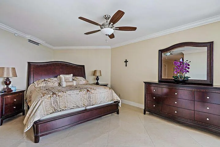 2 bed, 2.5 bath, 2007 sqft, $7,500 — Photo 4