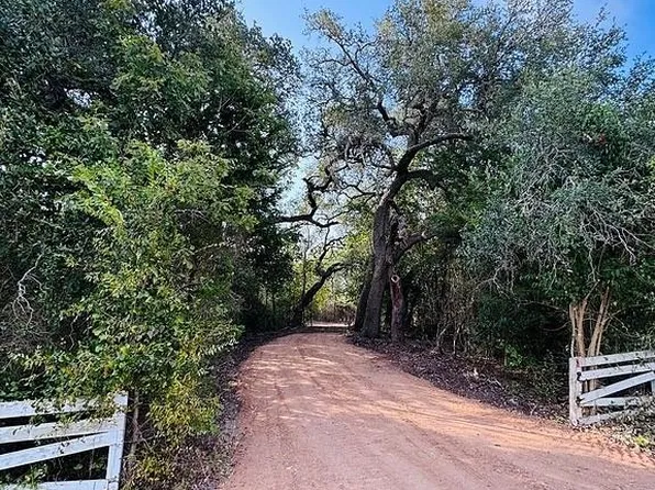 5318 E Highway 159, La Grange, TX 78945