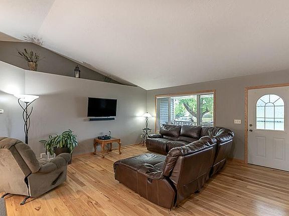 3rd image of 200 James Dr