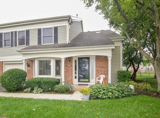 2454 Towne Blvd, Arlington Heights, IL 60004
