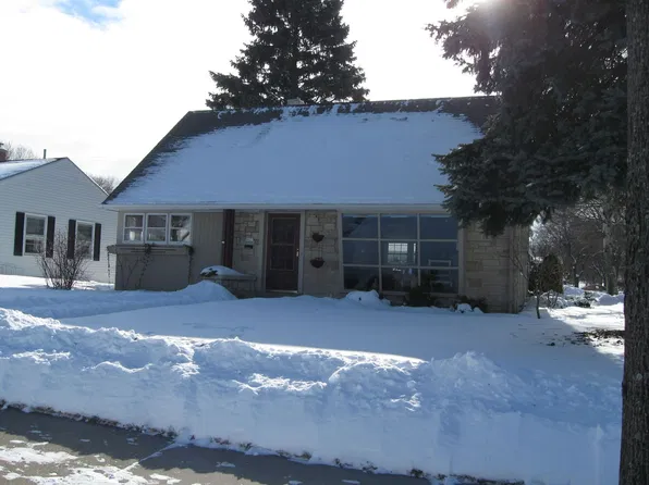 9425 W Center St, Milwaukee, WI 53222