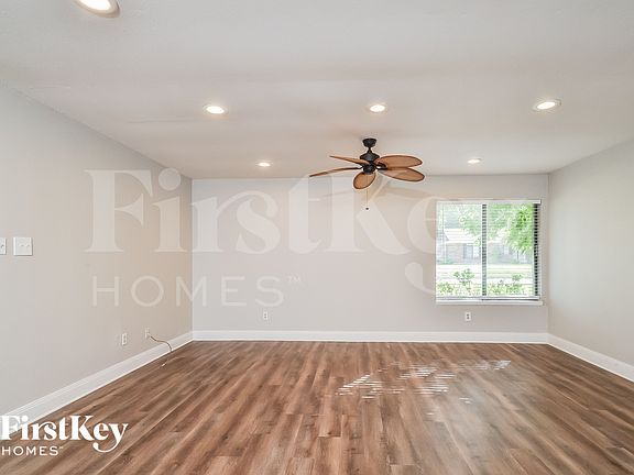 4th image of 3004 Charter Oak Dr