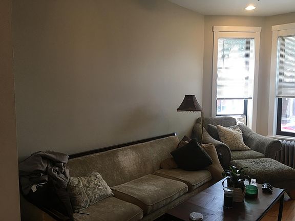 3rd image of 1306 W Argyle St APT 1