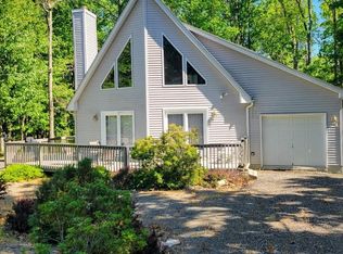 804 Gaskin Ct, Lords Valley, PA 18428