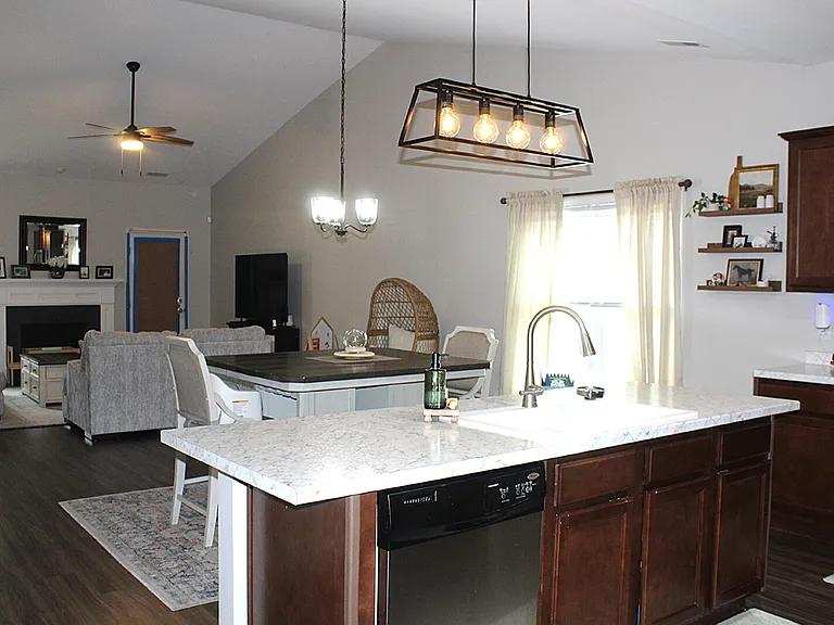 221 Seville St — Photo 23