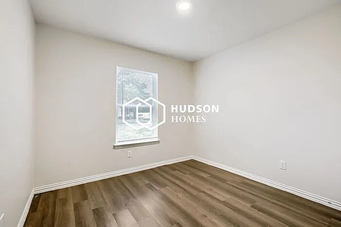 1013 Earle Ave — Photo 10