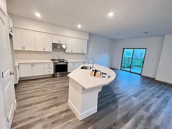5th image of 5301 E Commerce Way Unit 35102