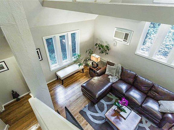 5th image of 33 Parkview Ter