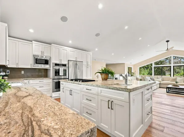 905 Robertson Road, Glen Ellen, CA 95442