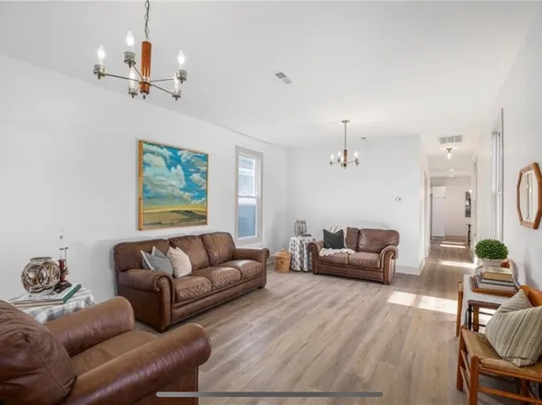 325 Kiowa St, Leavenworth, KS 66048