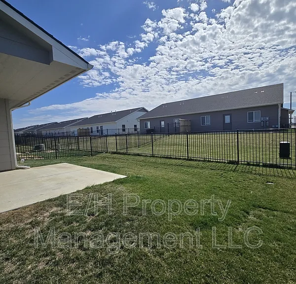 12195 N Fennec — Photo 30