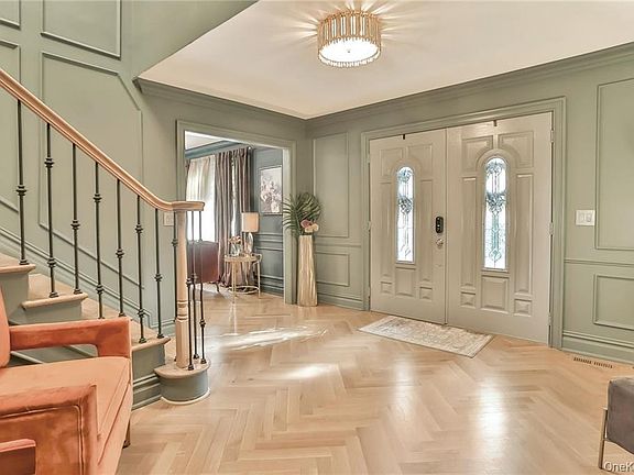 2nd image of 433 New Rochelle Rd