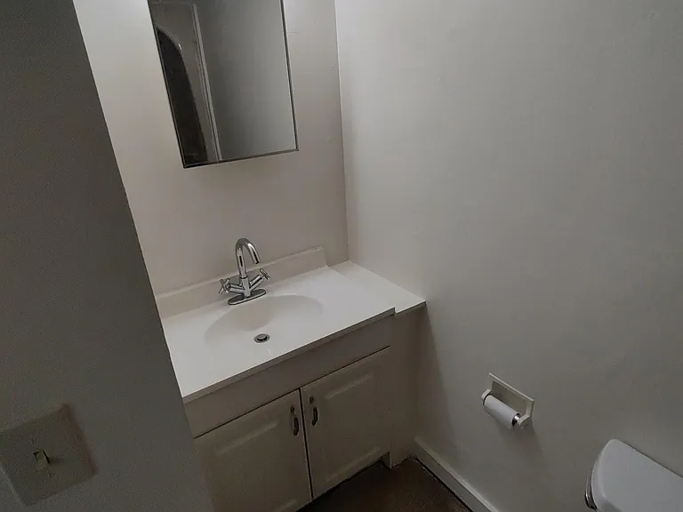 34 Railroad St #7 — Photo 2