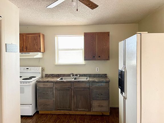 4th image of 100 W Avenue A