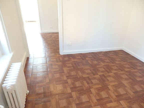 4th image of 554 W 50th St APT 6RE