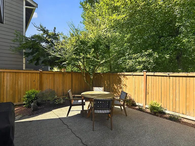 659 Vashon Pl NE — Photo 27