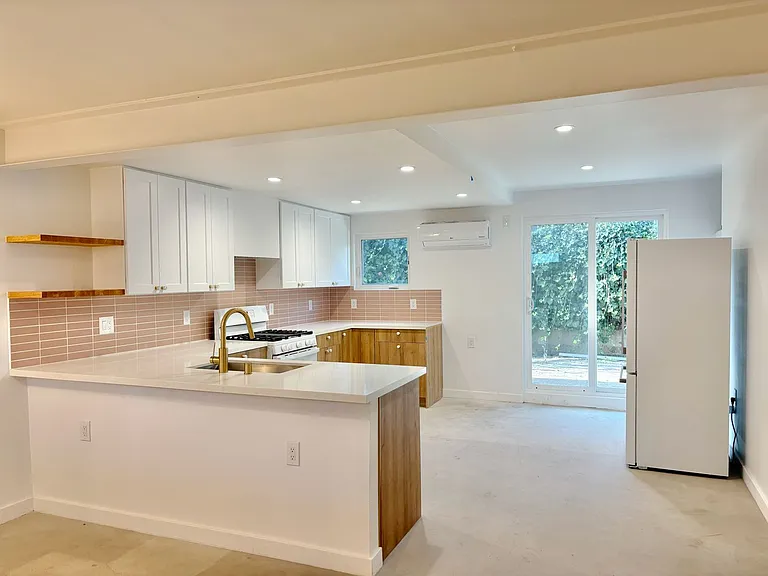 4941 York Blvd — Photo 12